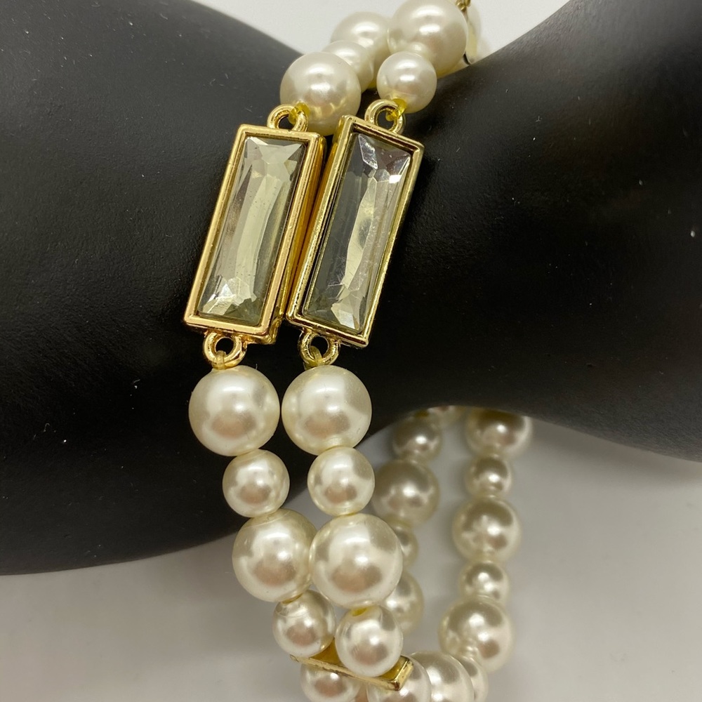 Faux pearl two strand stretch bracelet - Picture 5 of 7